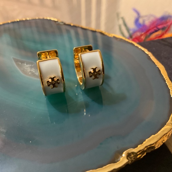 Tory Burch KIRA ENAMEL HOOP EARRING - Picture 5 of 6